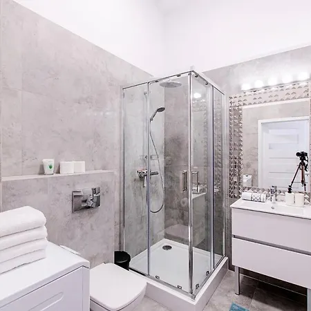 Apartment Delux Stara Oficyna 10 *